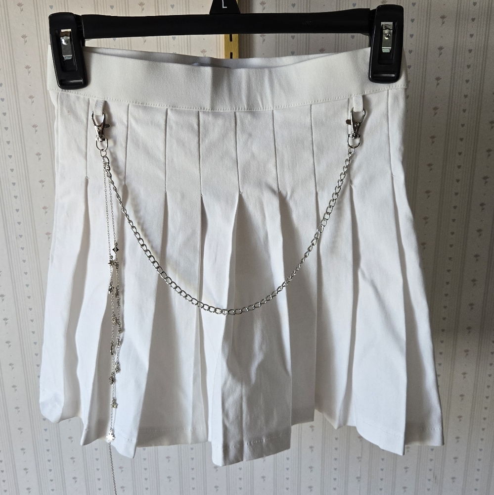 Rue21 White Pleated Skirt with Chain Detail